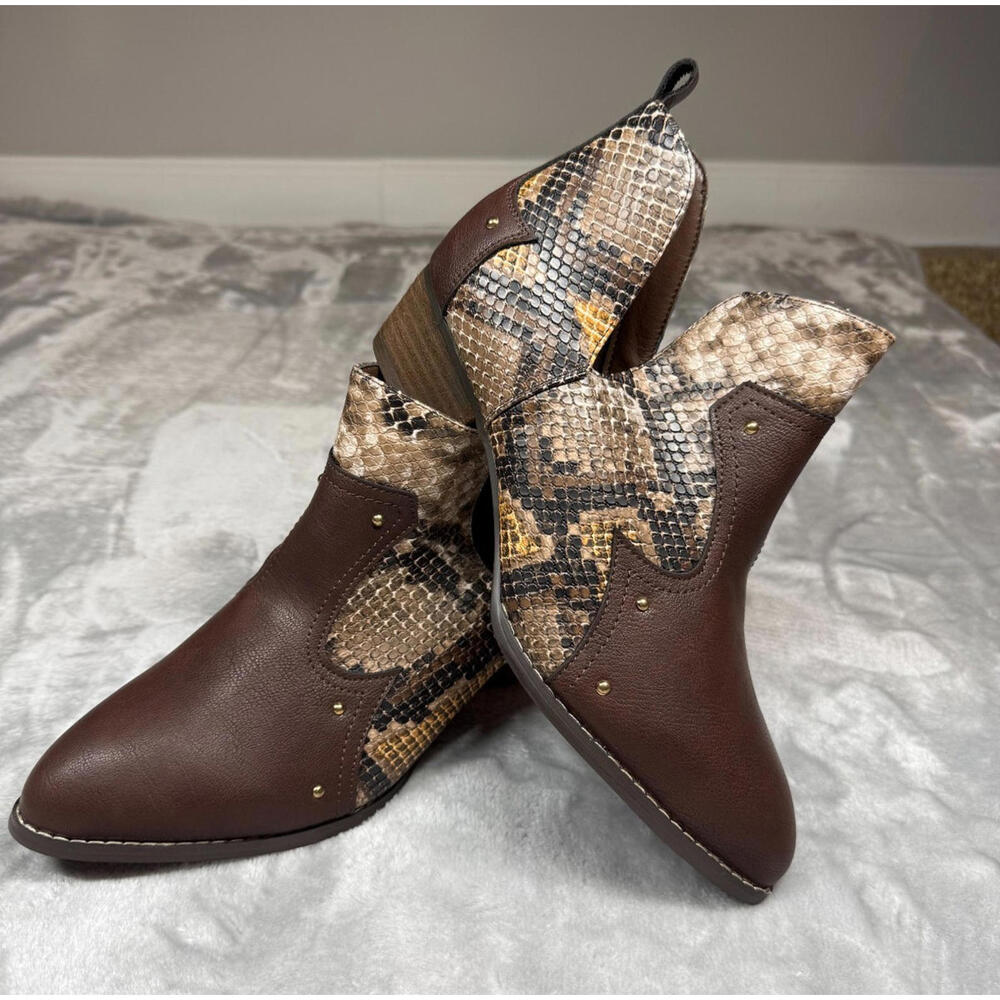 NWT C Comfort‎ Women Snake Pattern Bootie Size 9M
